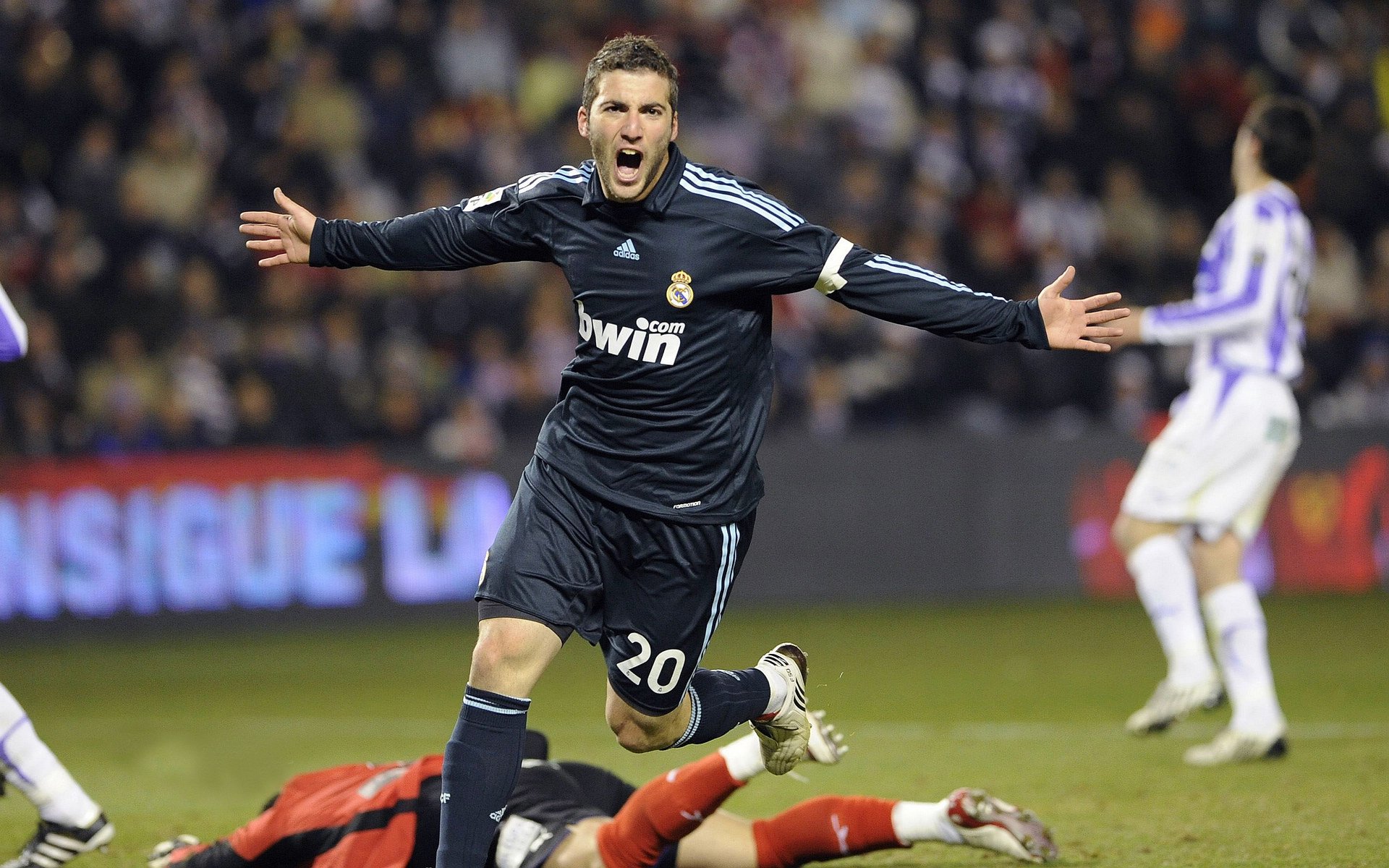 意甲速度与技术:极速突袭引爆全场!,极速意甲直播