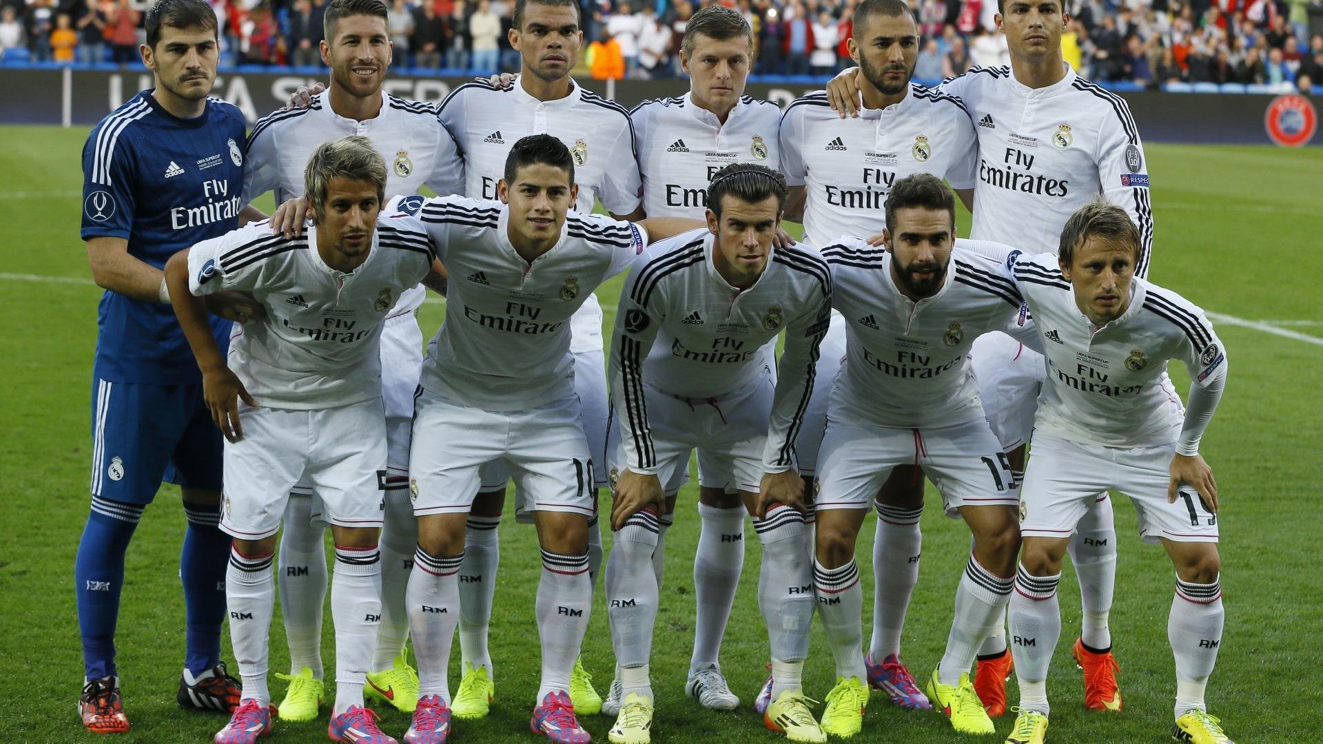 新西兰全黑队利用身体素质与球场意识压制对方，新西兰全黑队队长